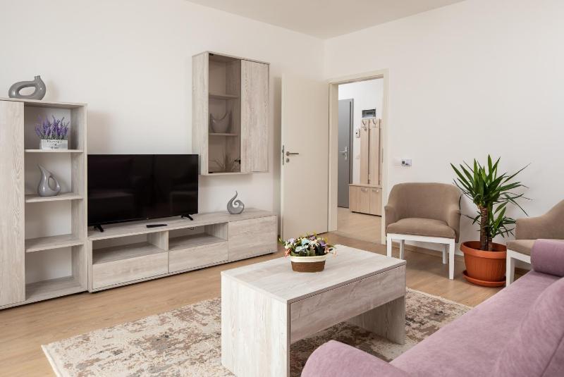 Brasov Holiday Apartments - image 2