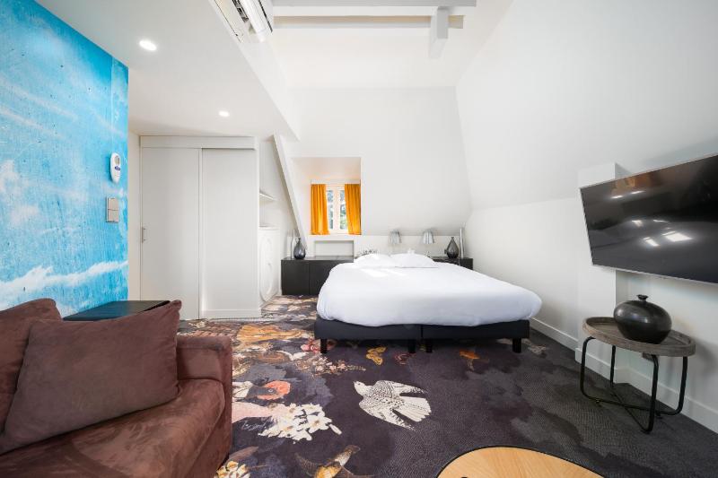 Double Room with Sitting Area image 4