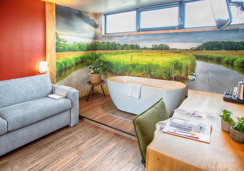 Deluxe Family Suite image 2