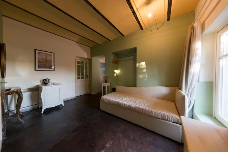 Superior Quadruple Room image 4