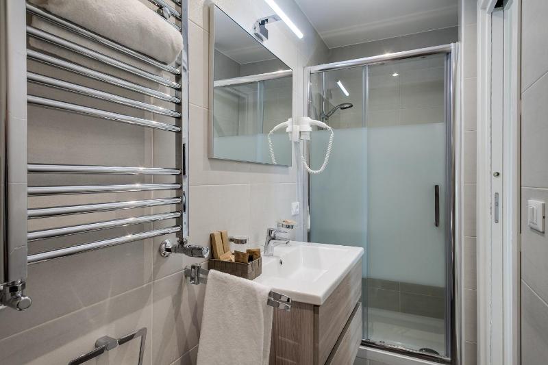 Superior Double Room image 4