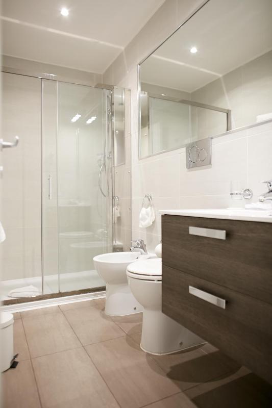 Double Room with French Bed image 2