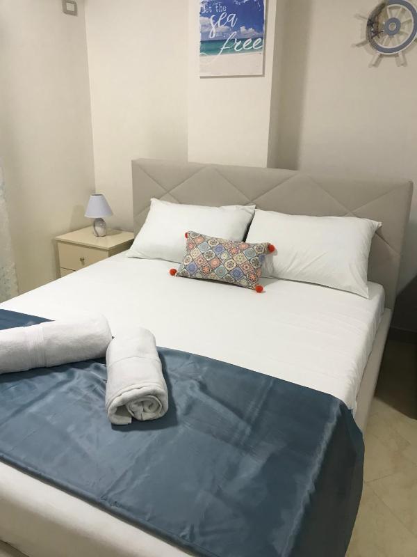 One-Bedroom Apartment image 2