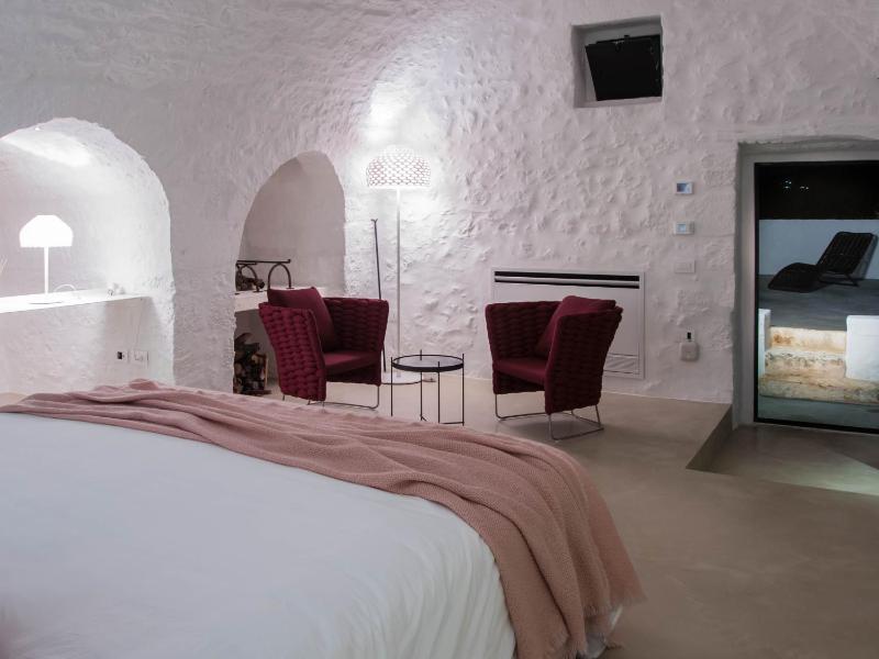 Suite with City View image 3