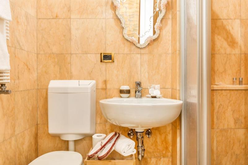 Double or Twin Room image 2