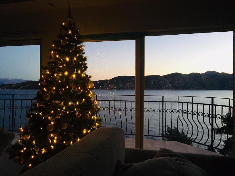 THE VIEW **** - image 7
