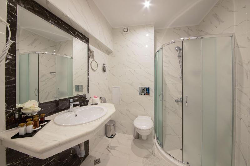 Two-Bedroom Deluxe Suite with Balcony - Free Aquapark Access image 4