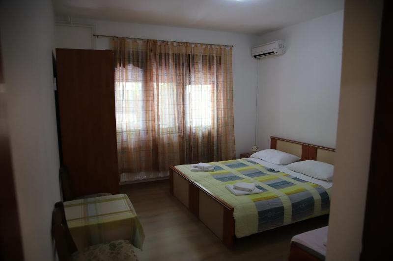 Three-Bedroom Apartment with Terrace image 3