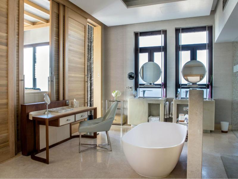 Presidential Ocean View Suite - with airport transfers, suite benefits and beach club access image 3