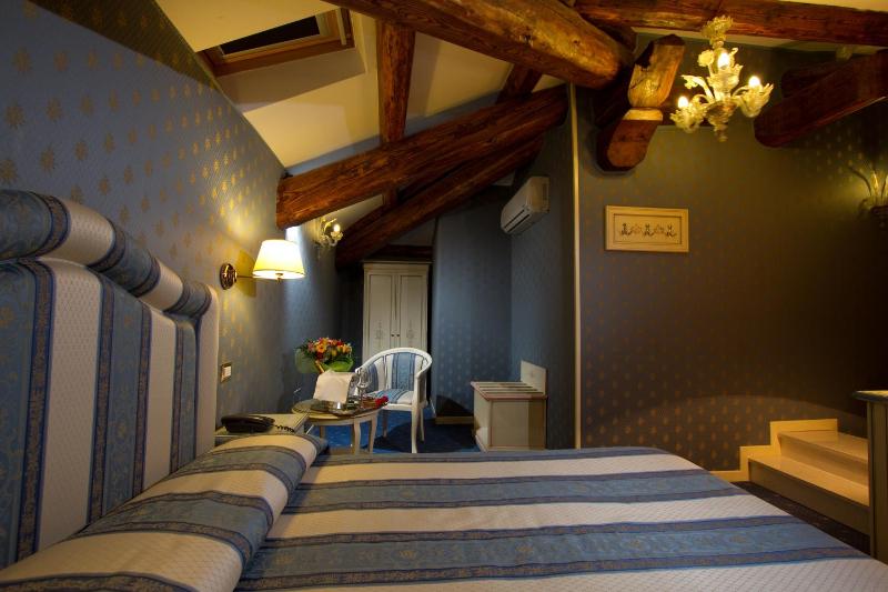 Double Room image 1