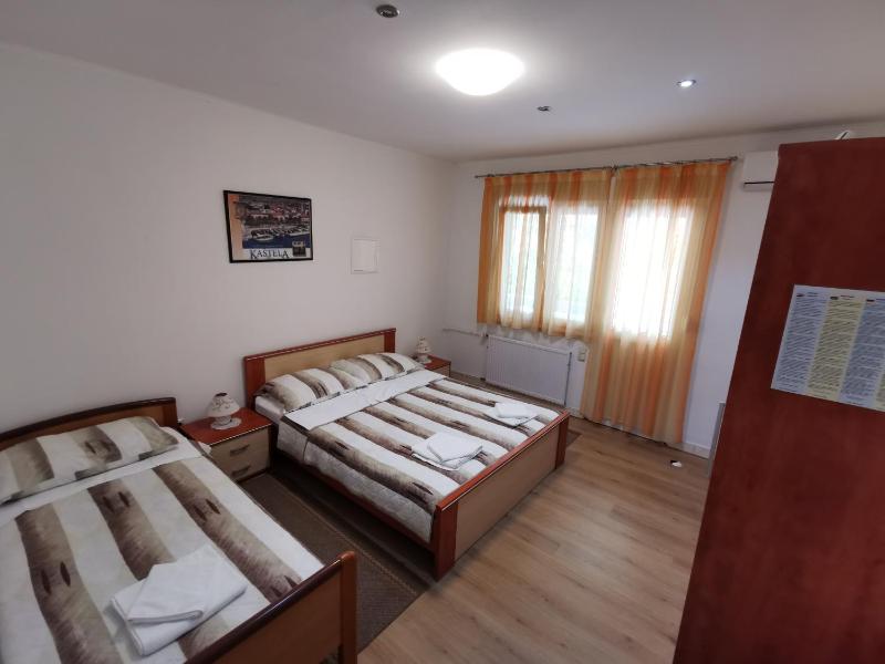 One-Bedroom Apartment with Terrace image 3
