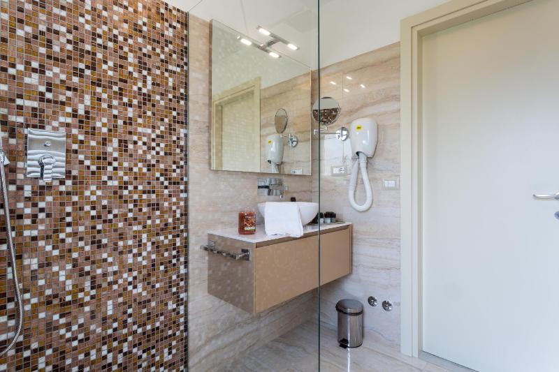 Single Room image 3