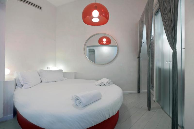 Single Room image 4