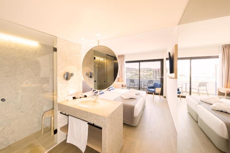 Single Room with Sea View image 4