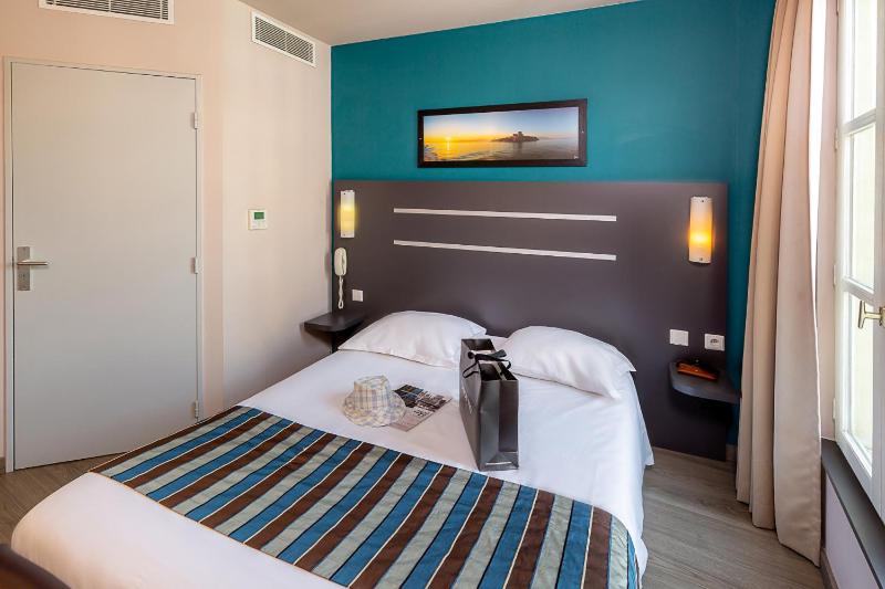 Standard Double Room image 3