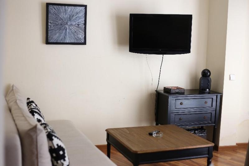 Family Room image 4