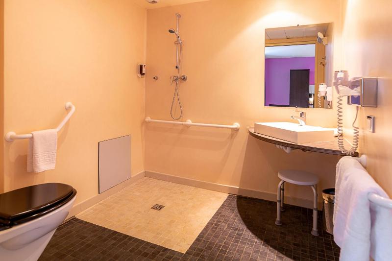 Comfort Twin Room - Disability Access image 3