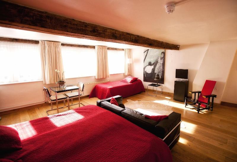 Comfort Deluxe Room with shower image 2