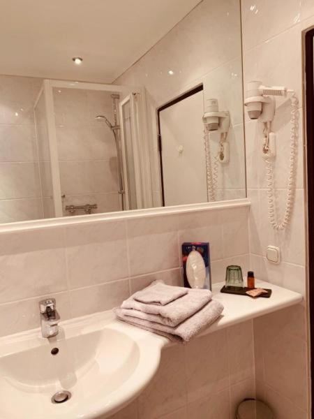 Standard Single Room image 2