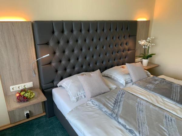 Large Double Room image 4