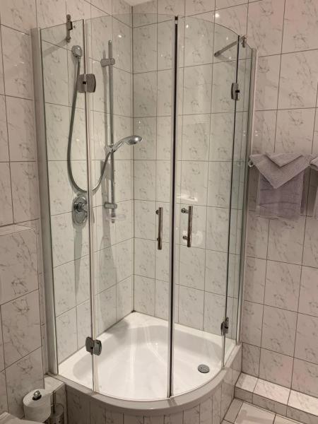 Large Double Room image 3