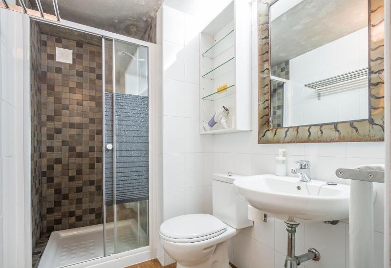 One-Bedroom Duplex image 4