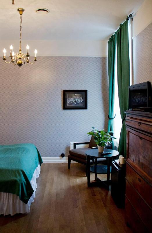Double Room image 2