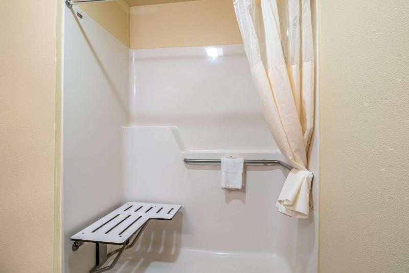 King Room - Accessible/Non-Smoking image 2