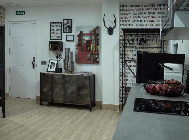 One-Bedroom Apartment image 3