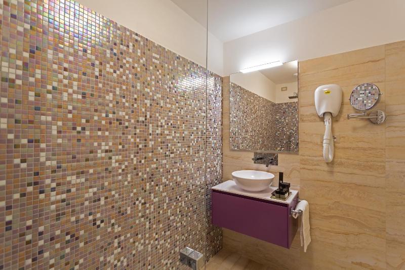 Double Room image 2