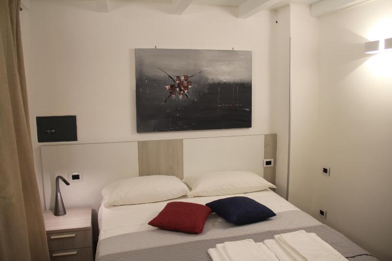 Mamiani Suite - image 35