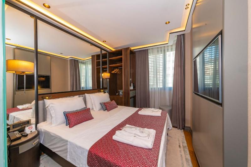 Standard Double Room image 3