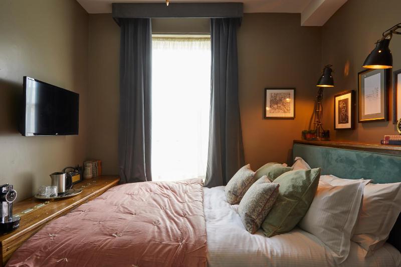 Standard Double Room image 4