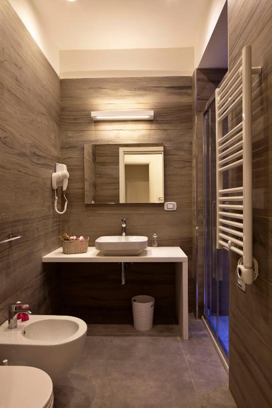 Deluxe Double Room with Balcony image 3