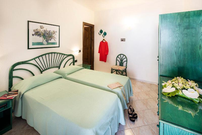 Double or Twin Room image 4