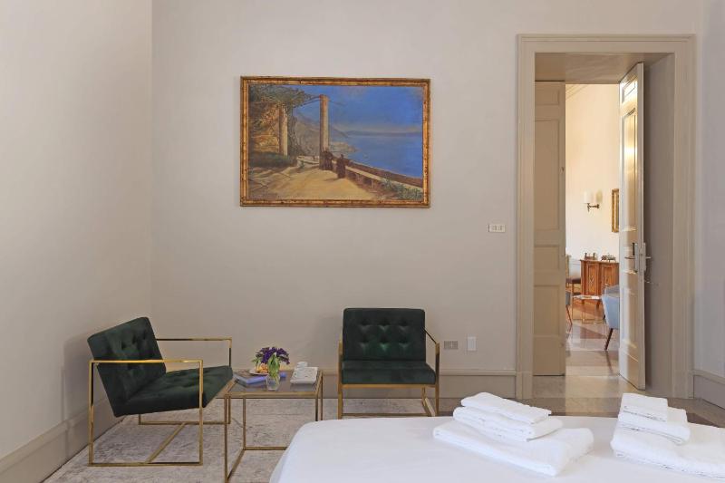 Deluxe Room image 4