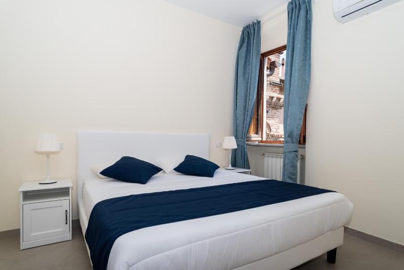 Classic Quadruple Room image 4