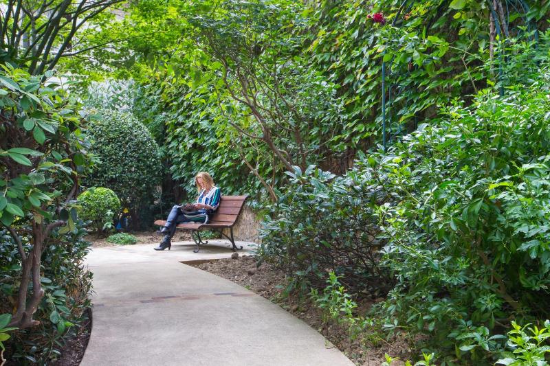 Quadruple Room with Garden View image 2