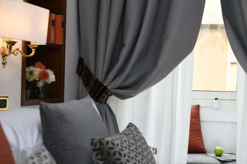 Premium Double Room image 4