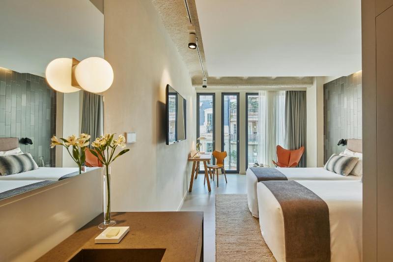 Superior Twin Room image 4