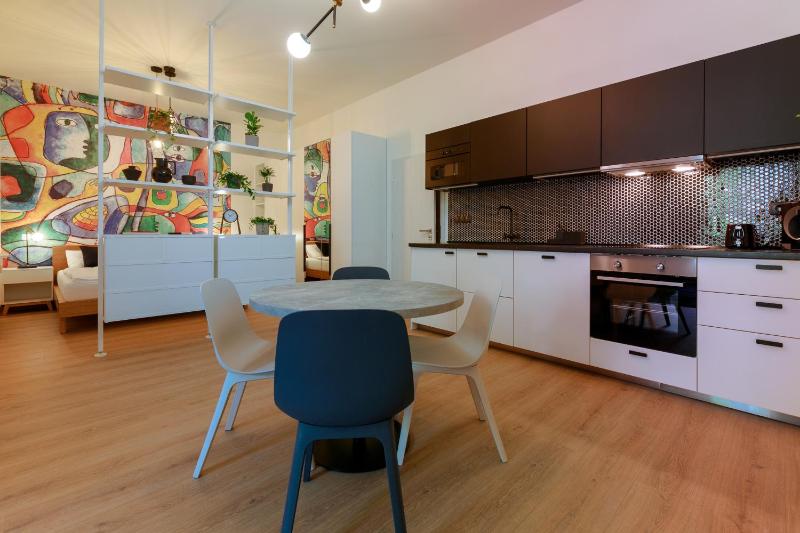 Studio Apartment image 4