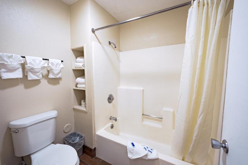 King Room - Non-Smoking image 2