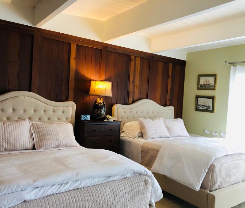 Deluxe Double Room with Balcony and Sea View image 2