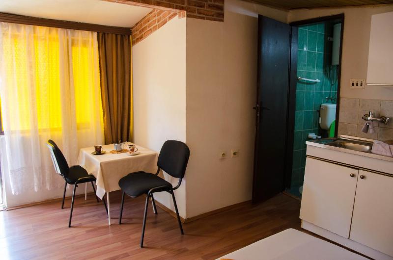 Studio Apartment image 4
