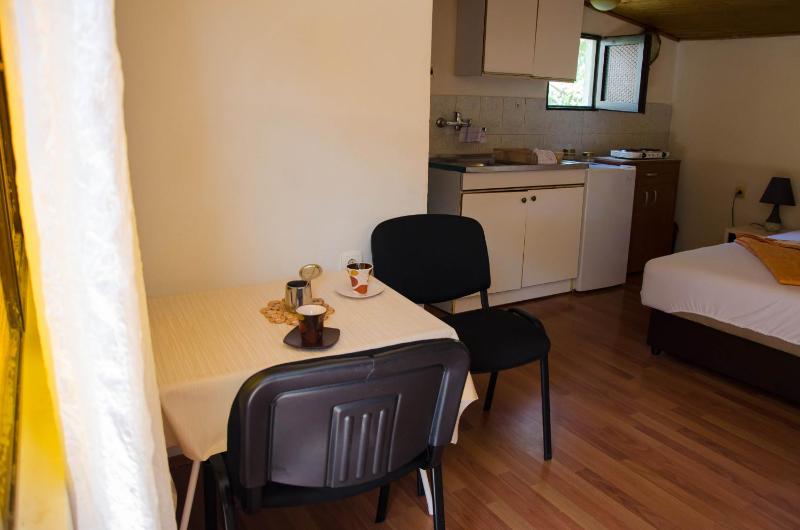Studio Apartment image 3