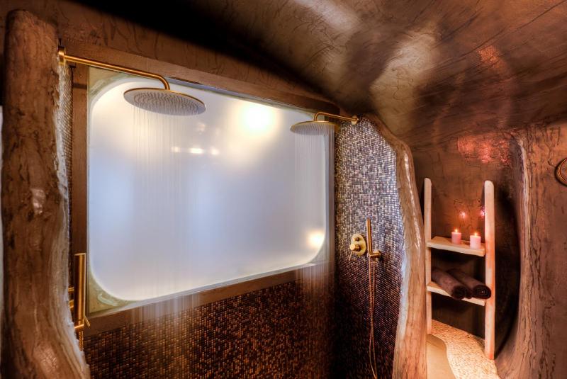 ArmonOia Luxury Caves - image 15