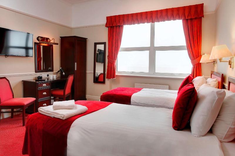Standard Twin Room with Sea View image 1