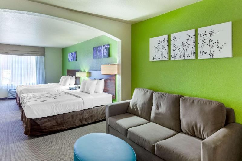 Queen Suite image 3