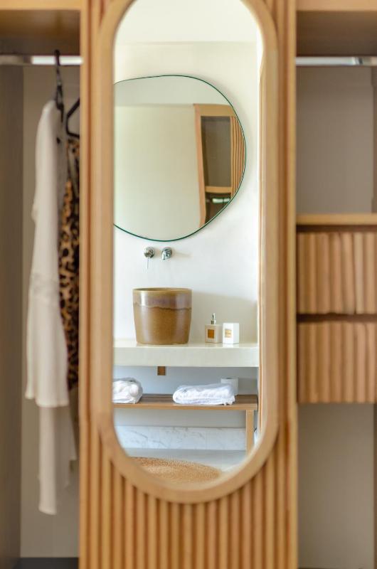 Deluxe Studio with Sea View and Pool View - Ground Floor image 4