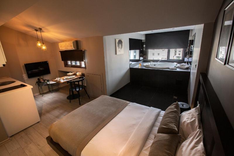 Studio with Jacuzzi image 1